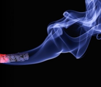Цигарата е штетна дури и откако ќе ја изгаснете во пепелник