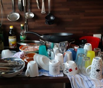 Заборавете на миење садови – овие чинии се чудо (видео)