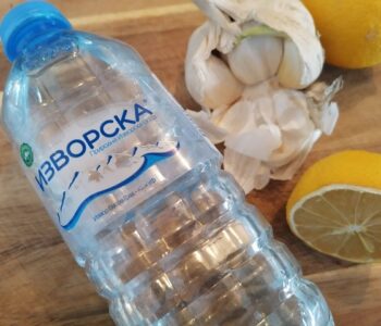 Вода, лимон и лук – комбинација за добро здравје